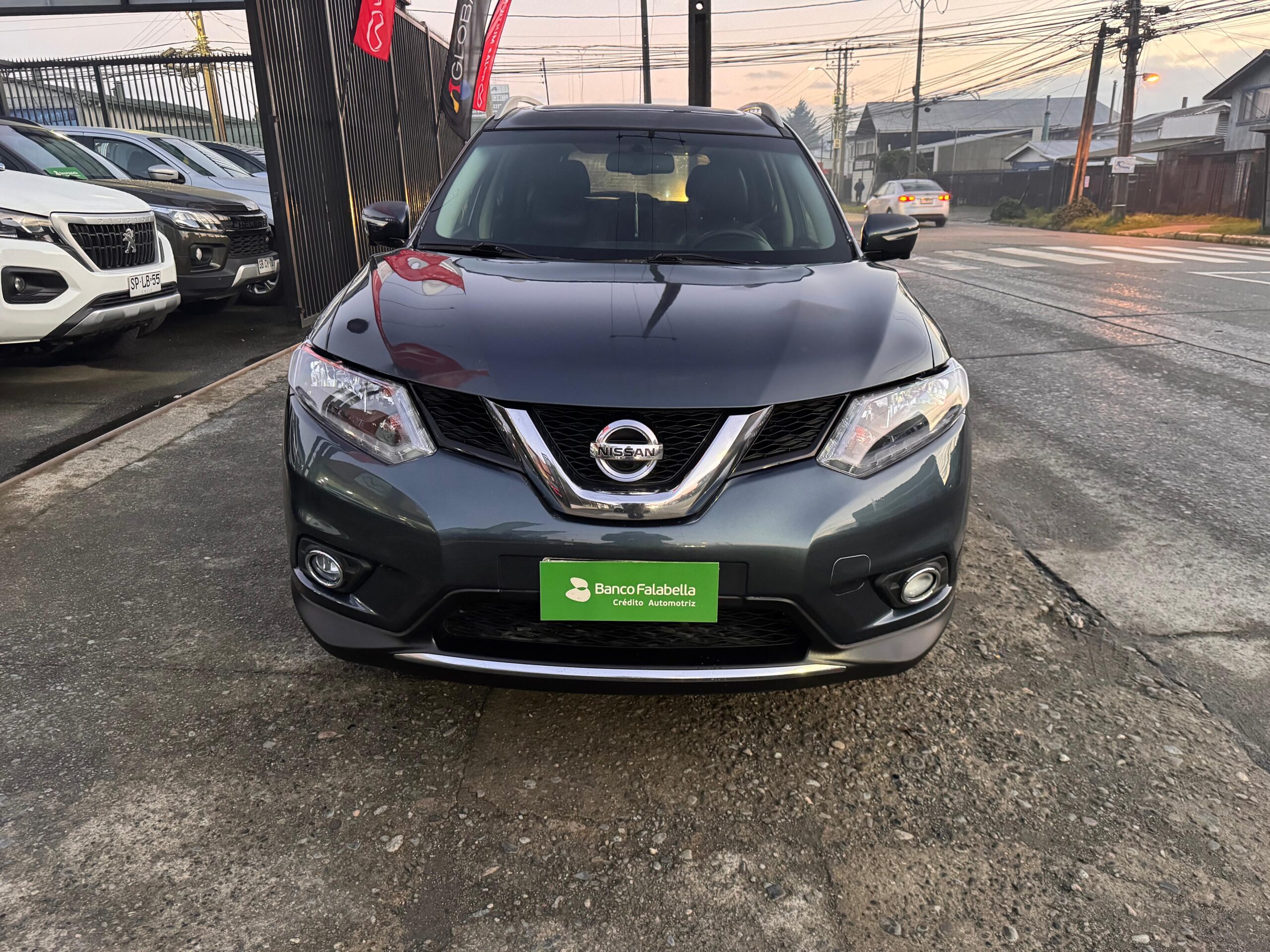 2016 Nissan X TRAIL 2.5 AUT BENCINA - Imagen 2