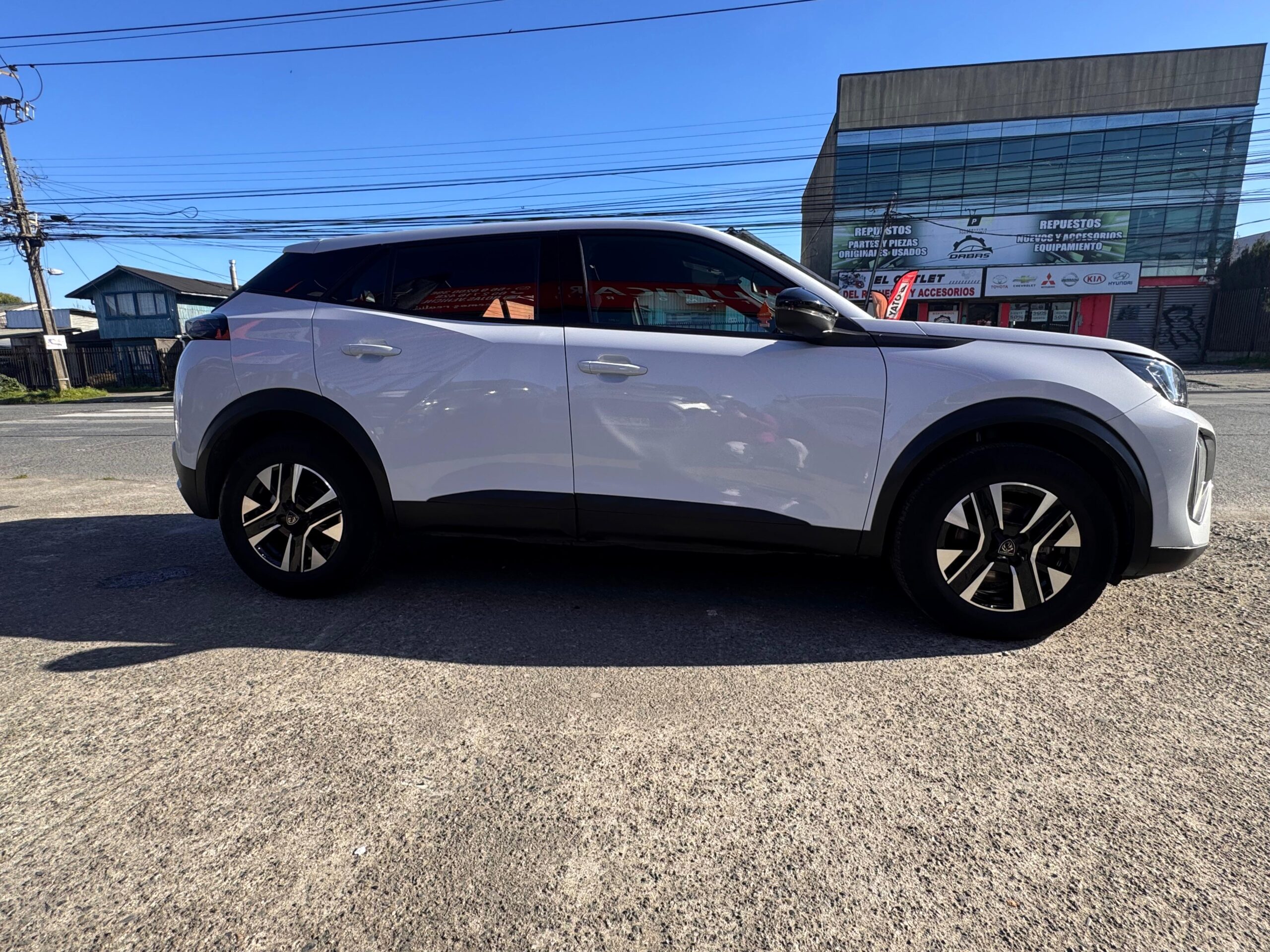 2025 Peugeot BENCINA 2008 ACTIVE 130 1.2 - Imagen 4