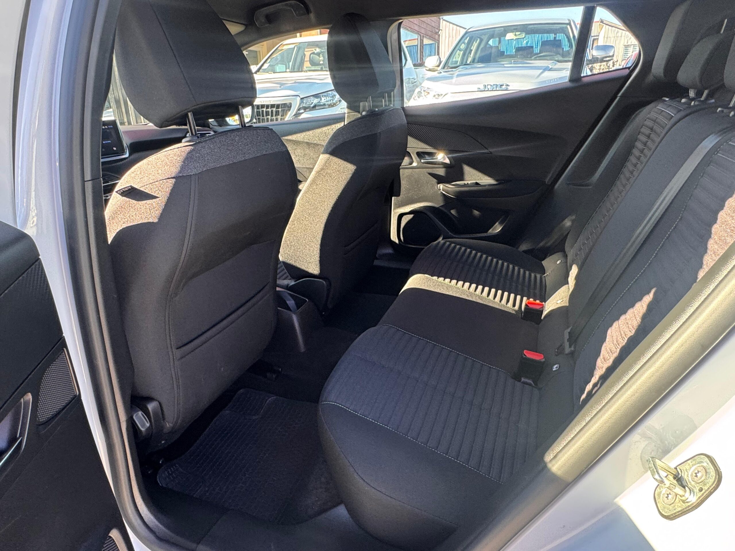 2025 Peugeot BENCINA 2008 ACTIVE 130 1.2 - Imagen 11