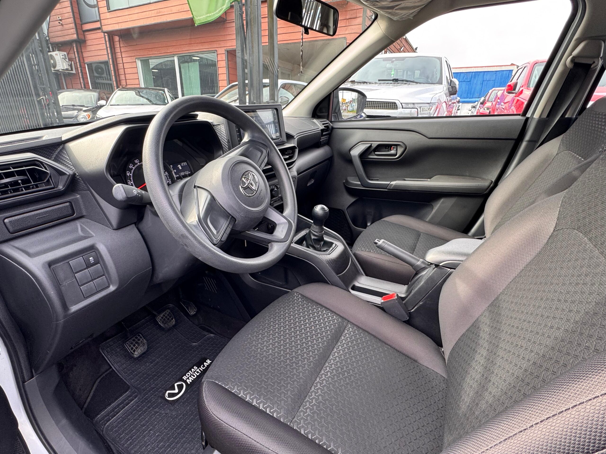 2025 Toyota RAIZE 4X2 1.2 BENCINA - Imagen 12