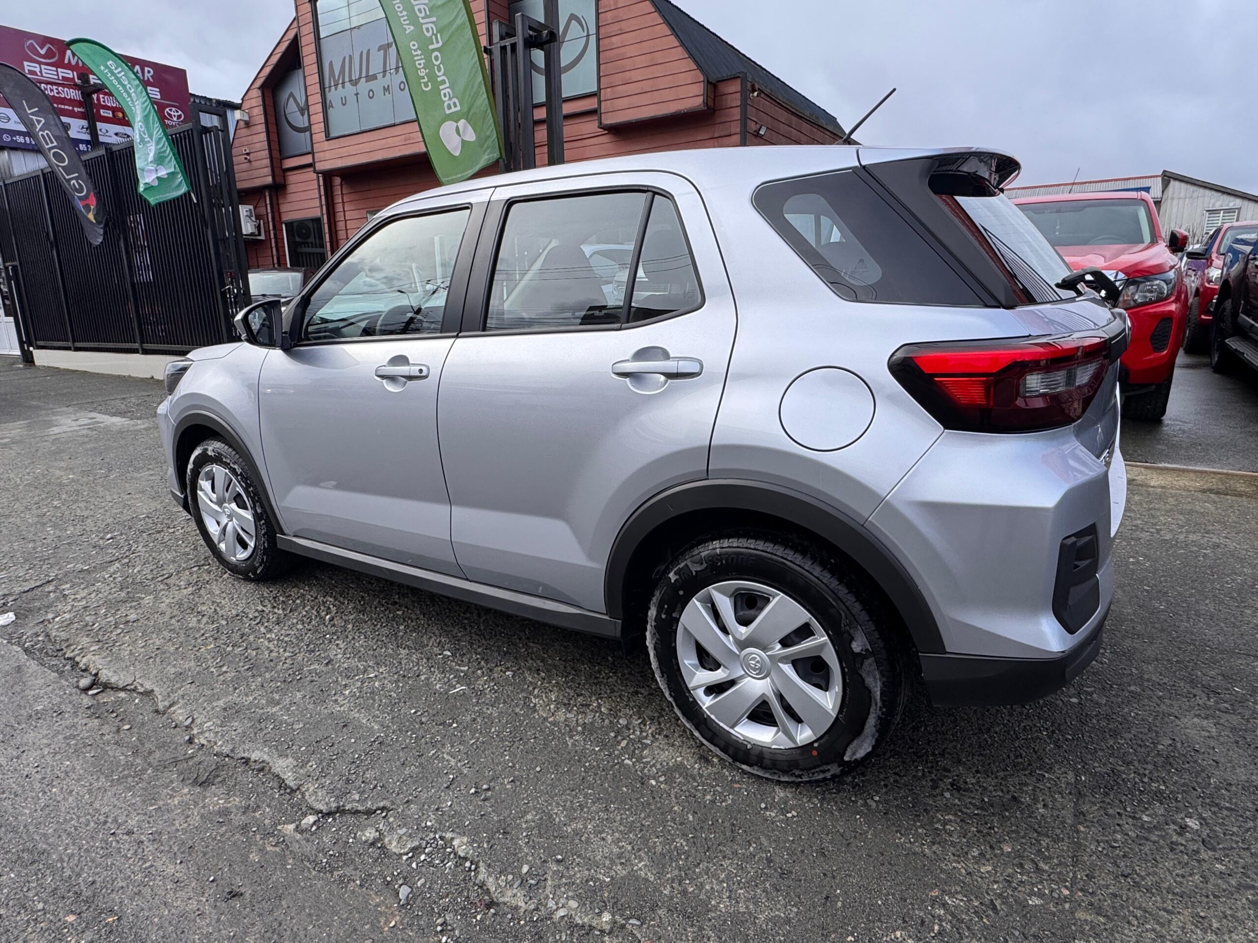 2025 Toyota RAIZE 4X2 1.2 BENCINA - Imagen 8