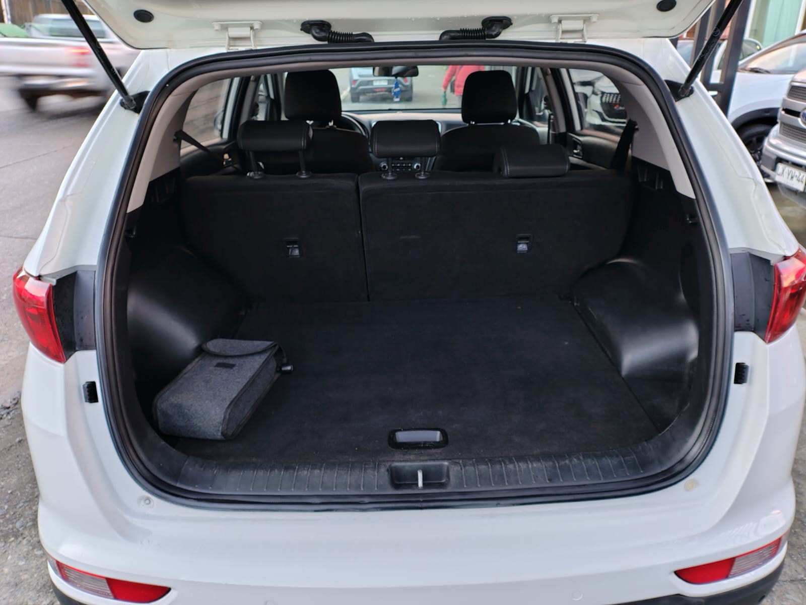 2017 KIA SPORTAGE LX 2.0 BENCINA - Imagen 8